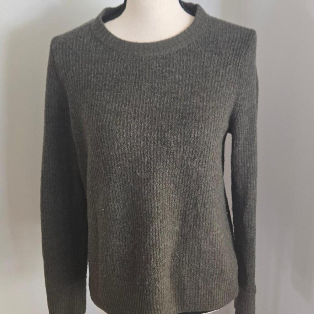 old navy green sweater. some pilling to front. small womens
